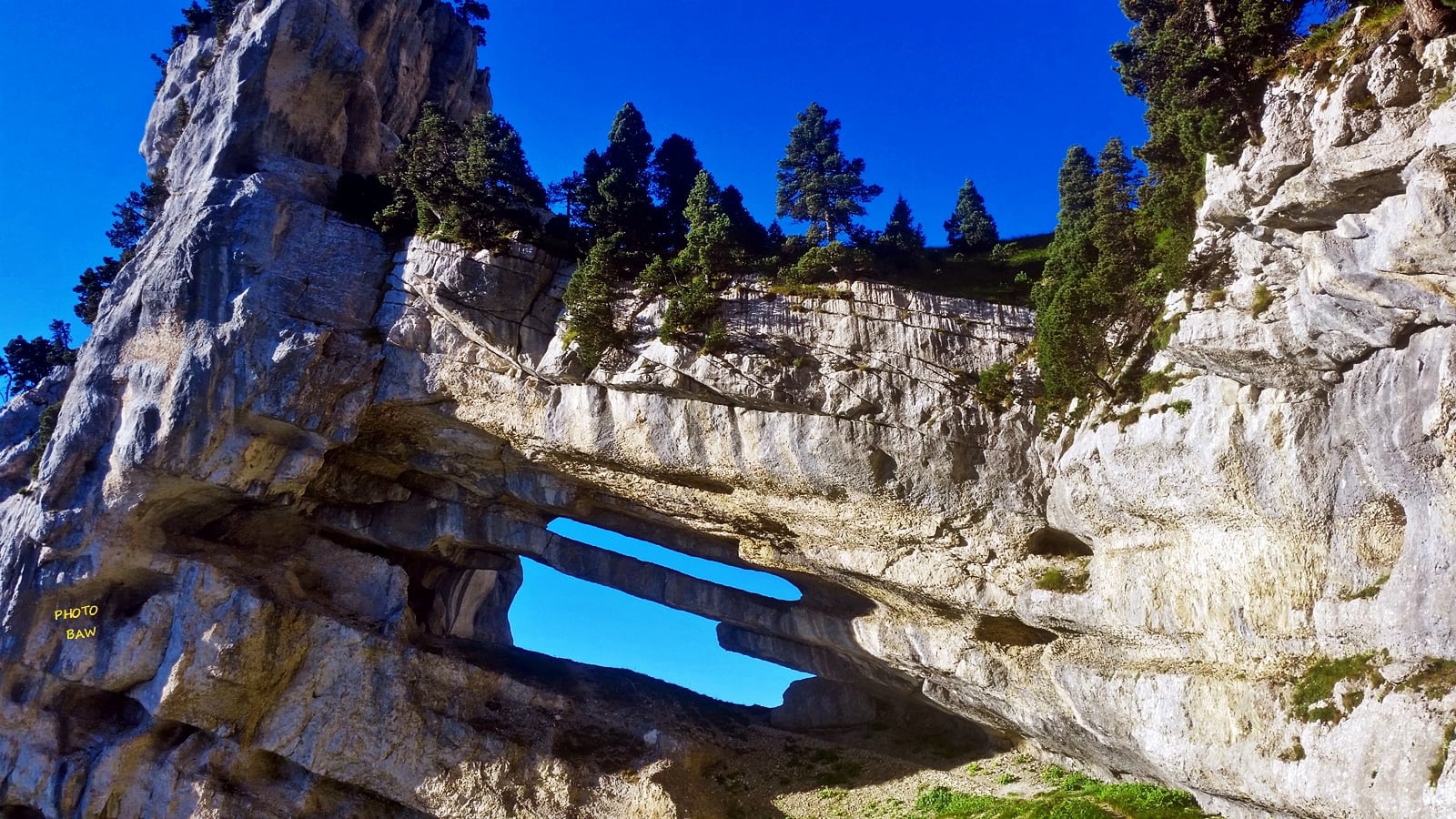 La Tour percée ou Tour Isabelle, double arche remarquable massif de la Chartreuse