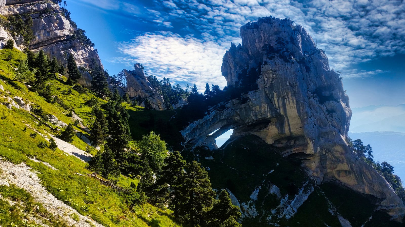 La Tour percée double arche remarquable massif de la Chartreuse