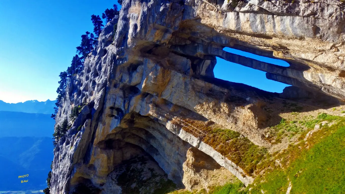 La tour percée ou tour isabelle massif de la Chartreuse