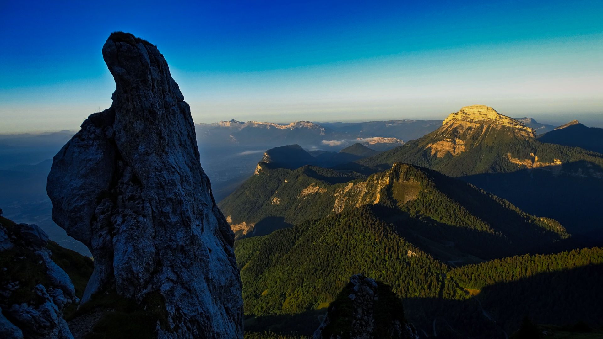 randonnée en chartreuse lever du jour sur le massif de la chartreuse