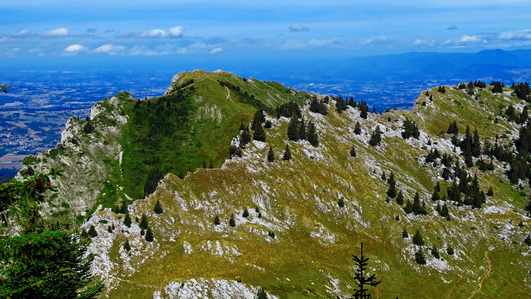 Le petit Som massif de la Chartreuse paysage naturel en randonnée